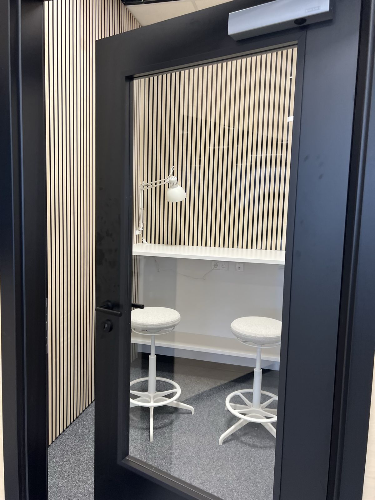 Phone-Booth für ungestörte Telefonate und Videokonferenzen